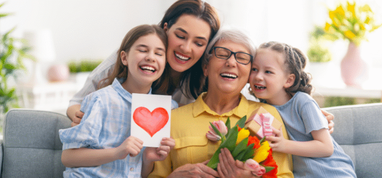 Entre Laços e Abraços: A Celebração do Amor Materno Entre Laços e Abraços: A Celebração do Amor Materno